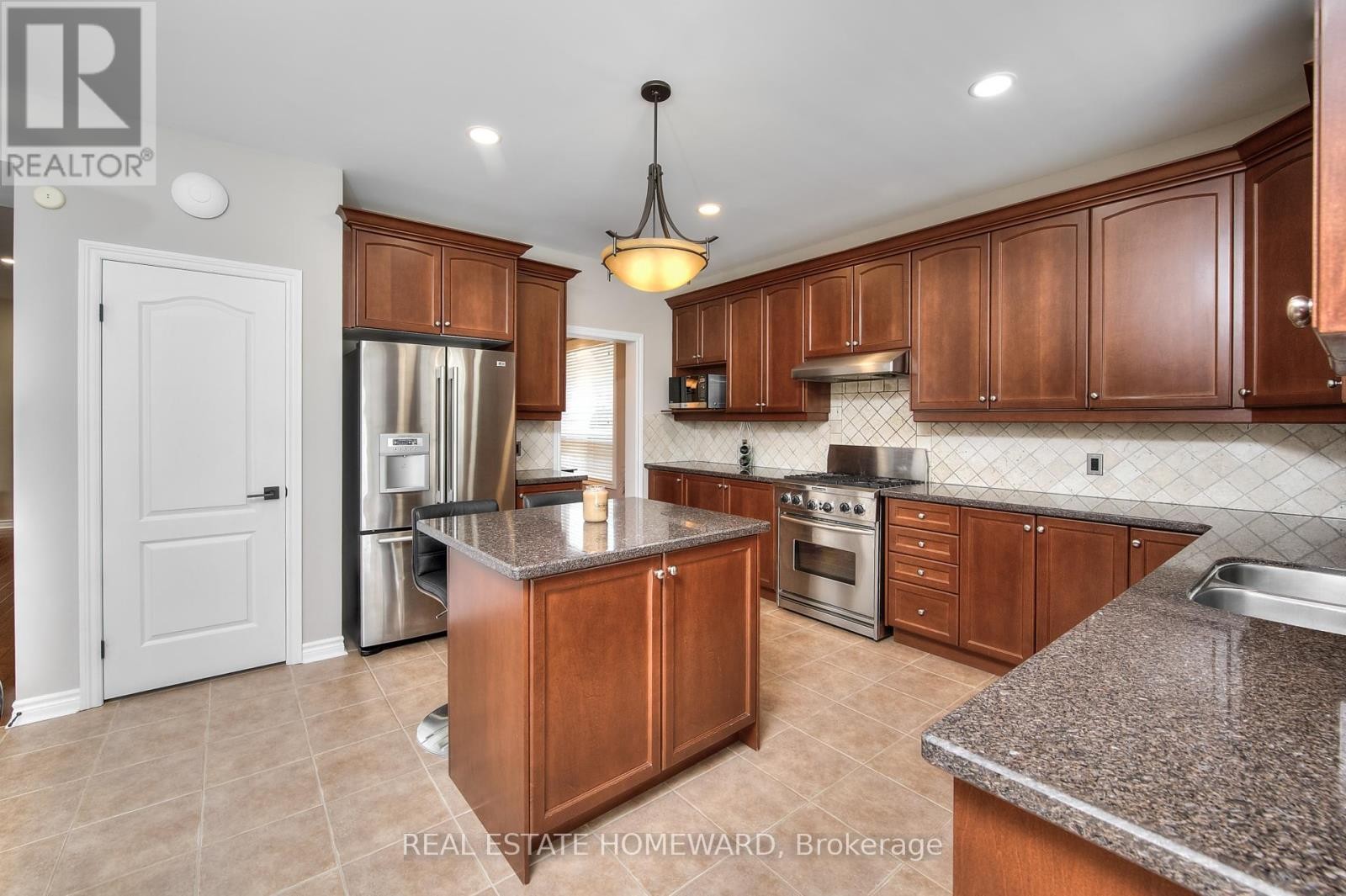 












225 RIDGEMERE COURT

,
Kitchener,




Ontario
N2P2V5

