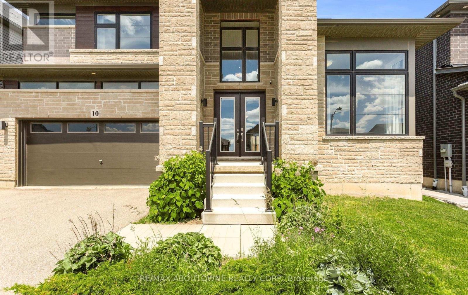 












10 MCGOVERN LANE

,
Brant (Paris),




Ontario
N3L0K3

