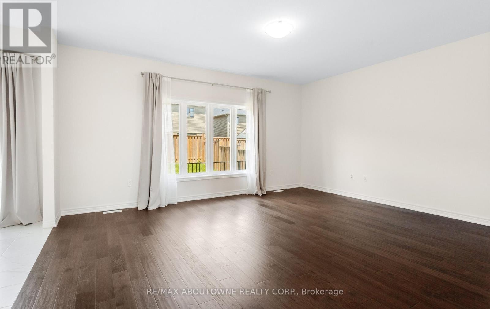 












10 MCGOVERN LANE

,
Brant (Paris),




Ontario
N3L0K3

