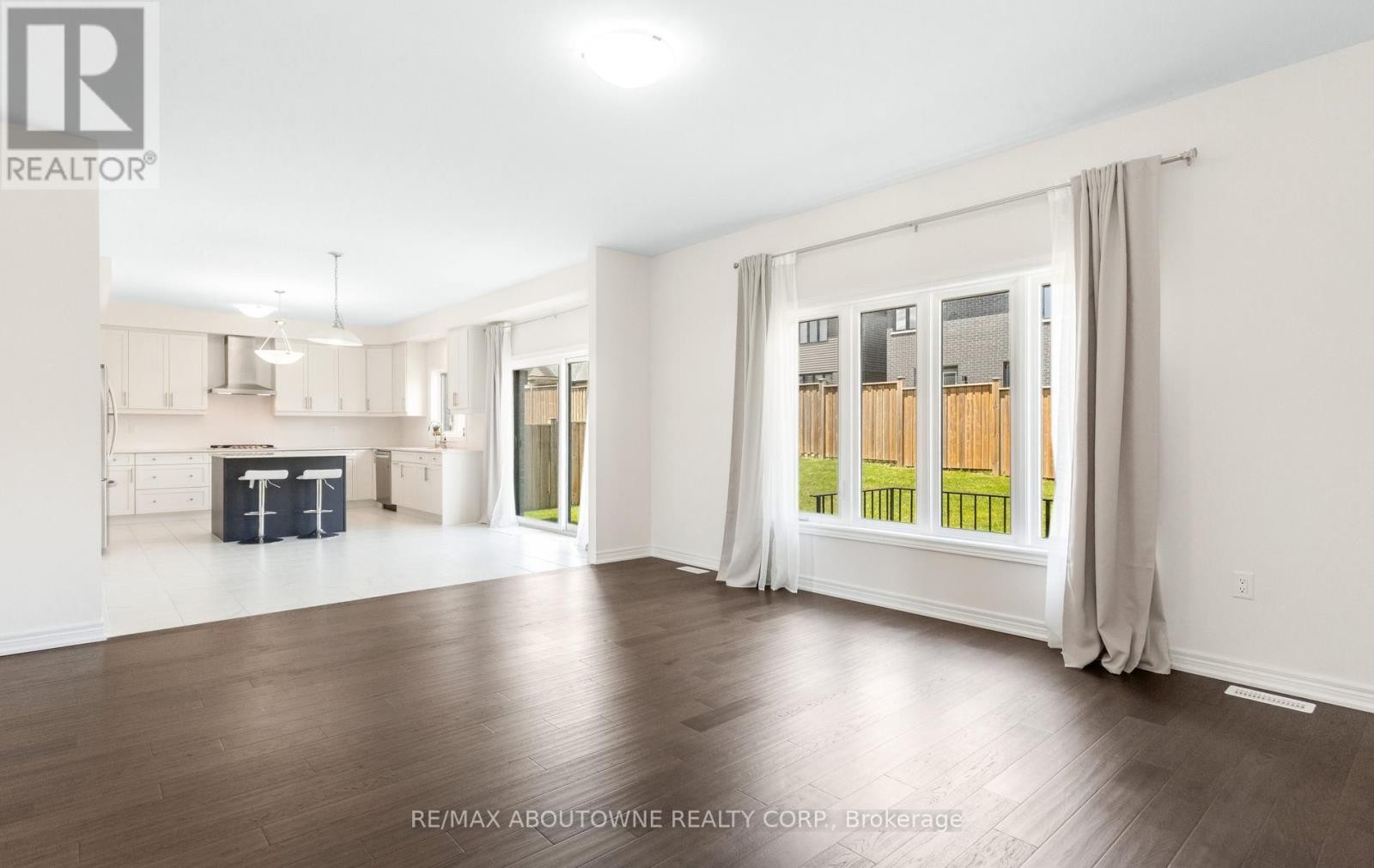 












10 MCGOVERN LANE

,
Brant (Paris),




Ontario
N3L0K3

