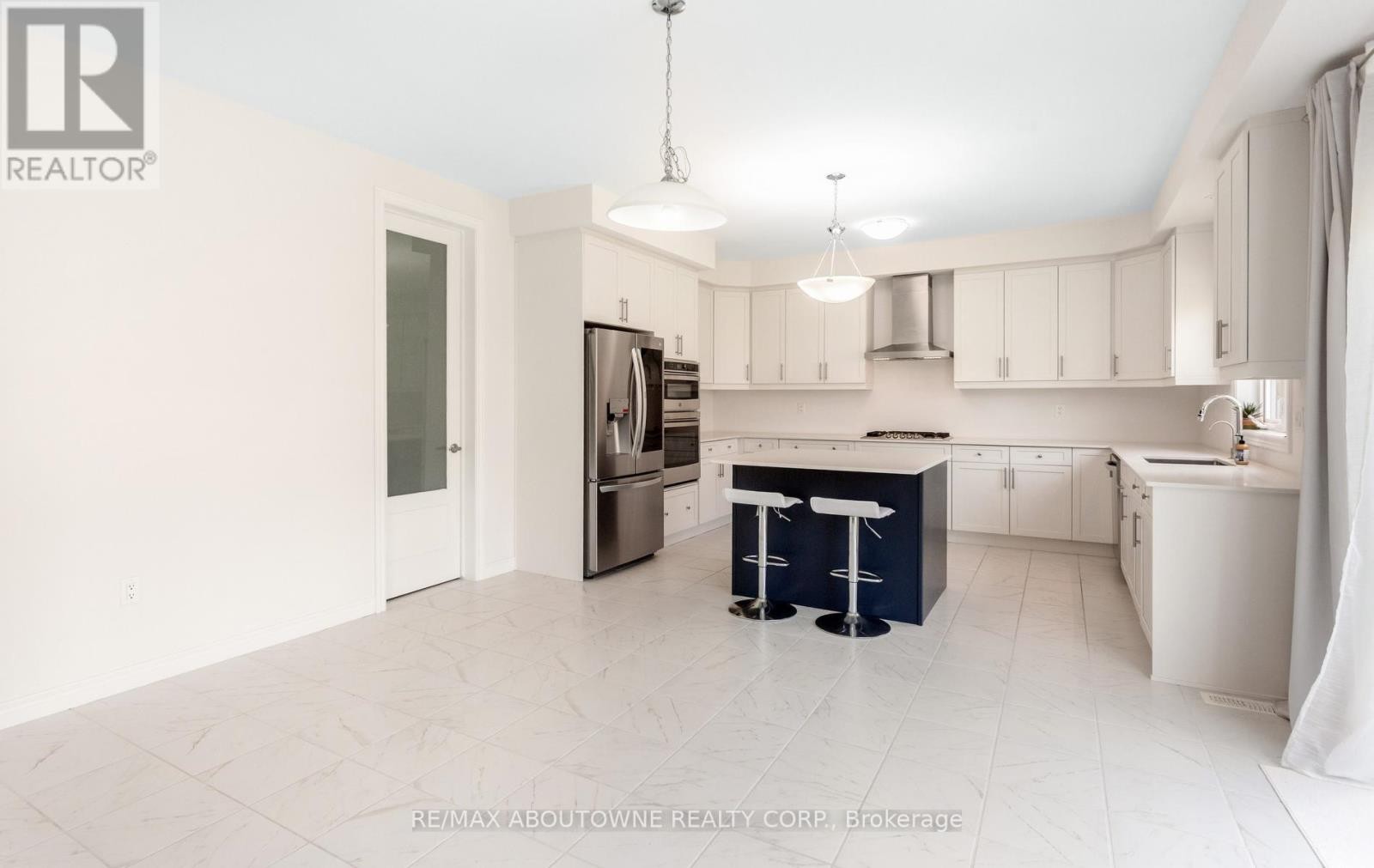 












10 MCGOVERN LANE

,
Brant (Paris),




Ontario
N3L0K3

