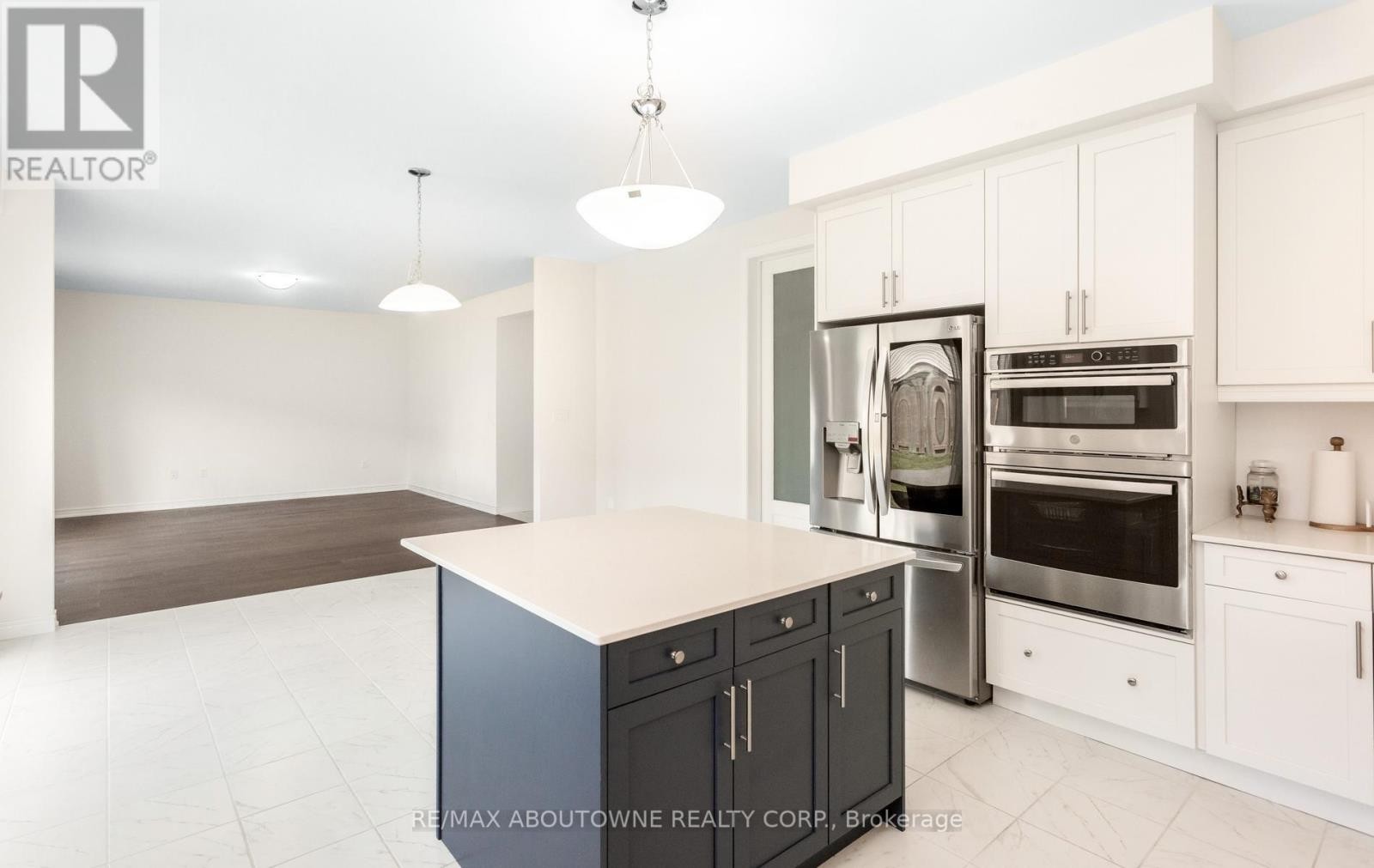












10 MCGOVERN LANE

,
Brant (Paris),




Ontario
N3L0K3

