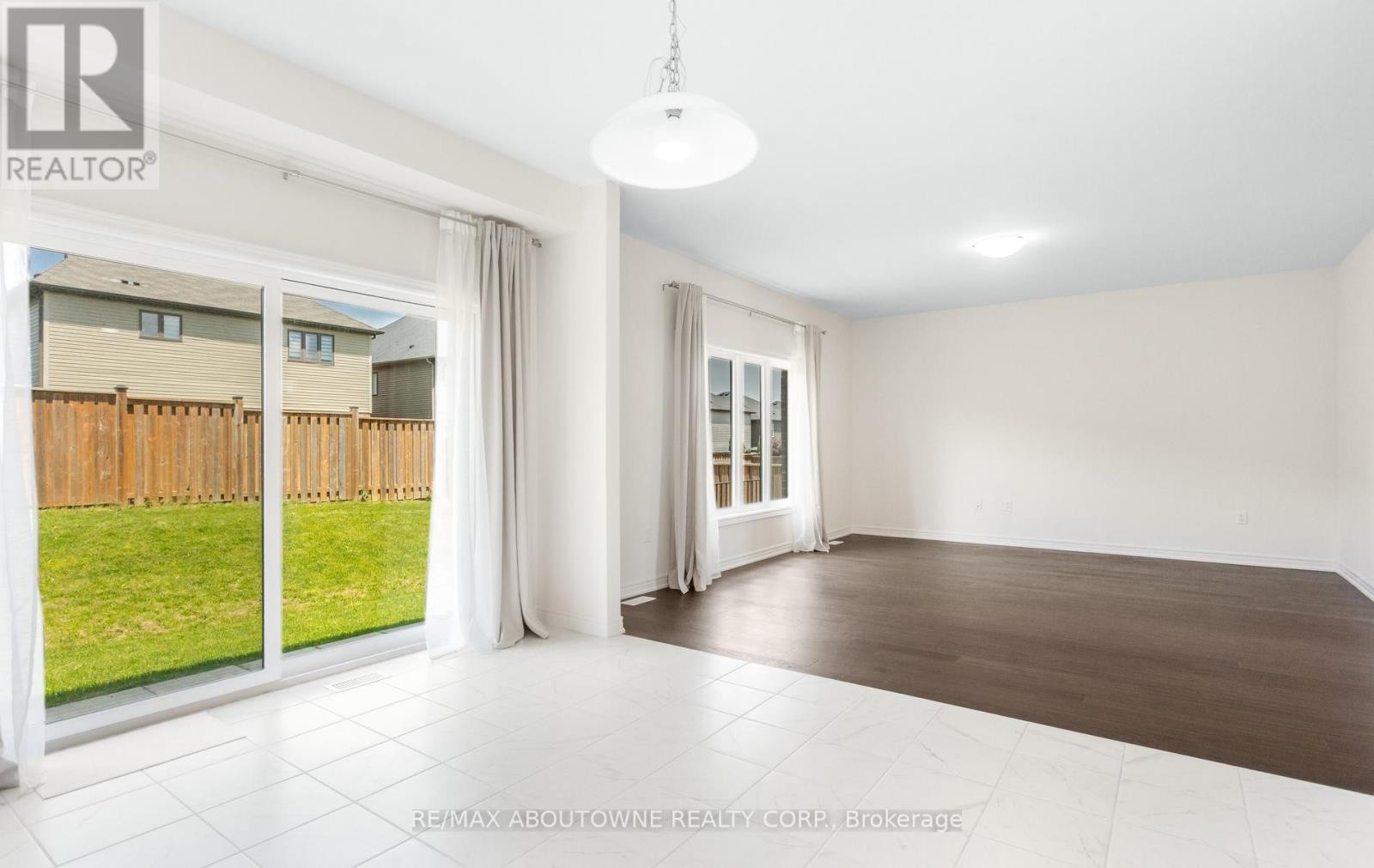 












10 MCGOVERN LANE

,
Brant (Paris),




Ontario
N3L0K3


