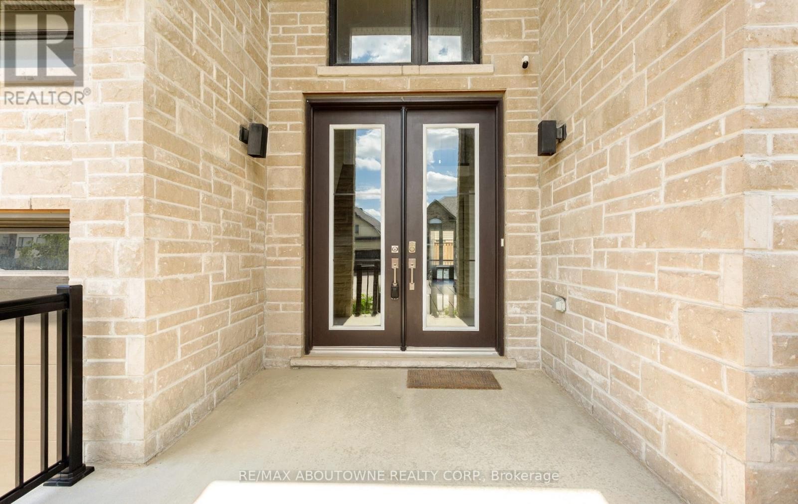 












10 MCGOVERN LANE

,
Brant (Paris),




Ontario
N3L0K3

