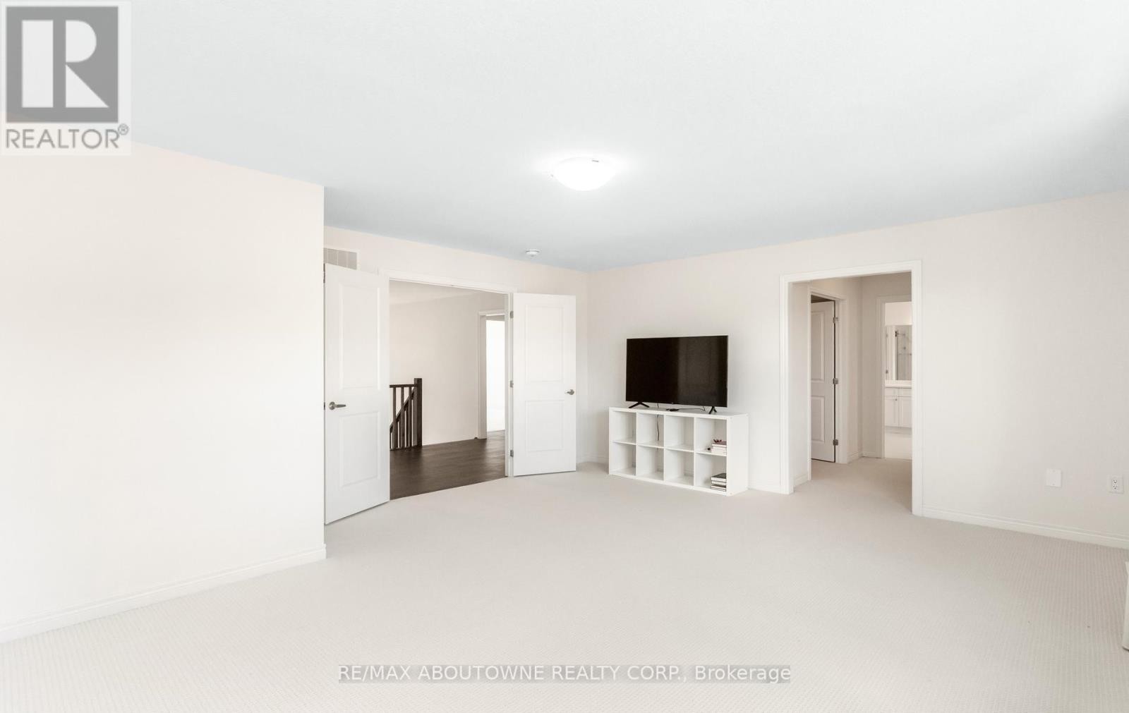 












10 MCGOVERN LANE

,
Brant (Paris),




Ontario
N3L0K3

