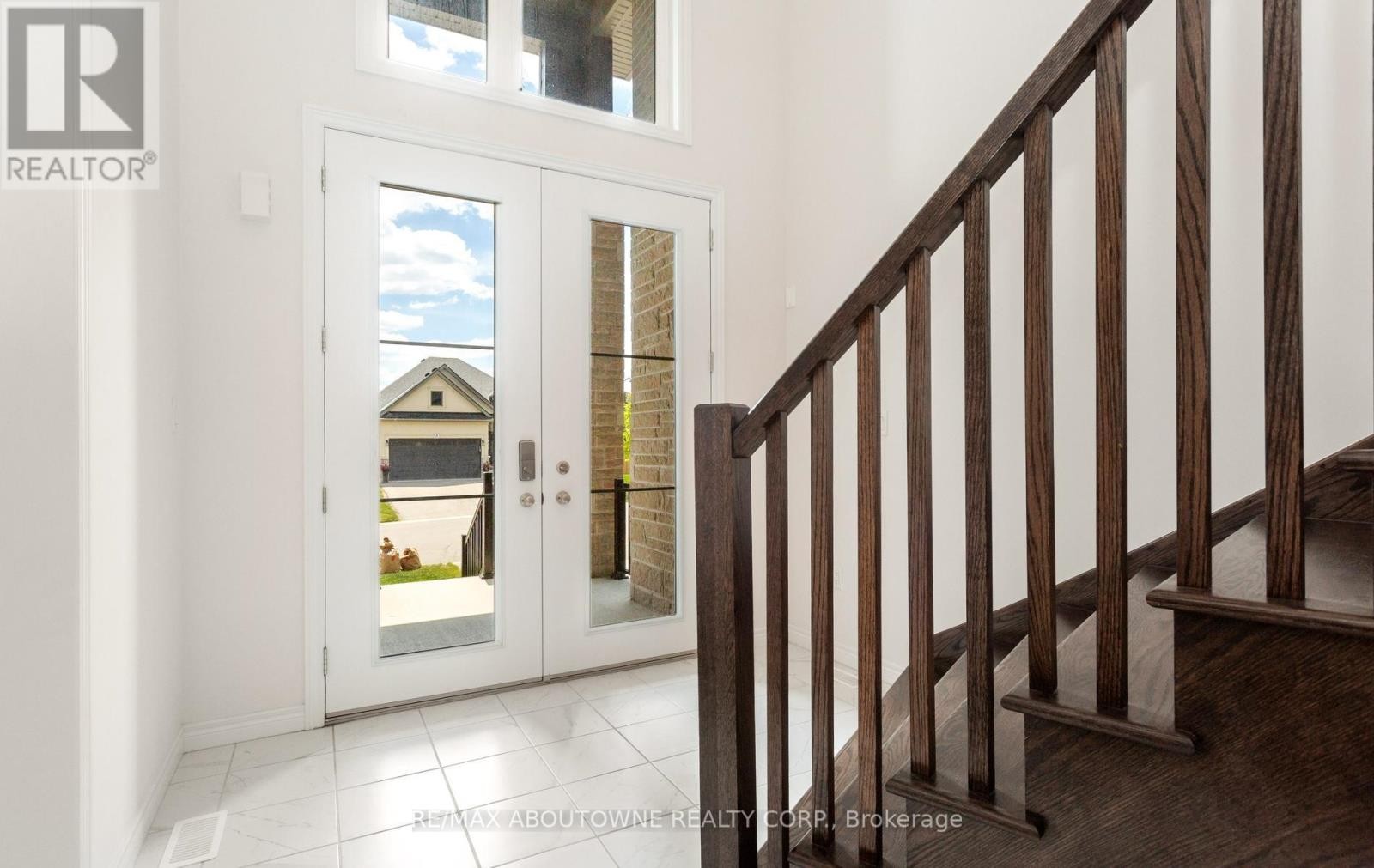 












10 MCGOVERN LANE

,
Brant (Paris),




Ontario
N3L0K3

