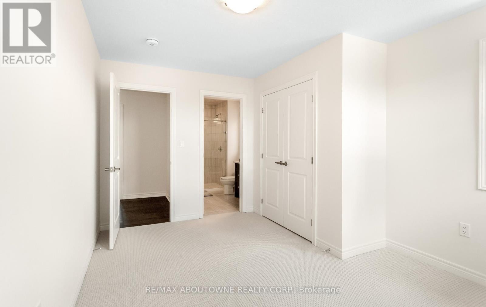 












10 MCGOVERN LANE

,
Brant (Paris),




Ontario
N3L0K3

