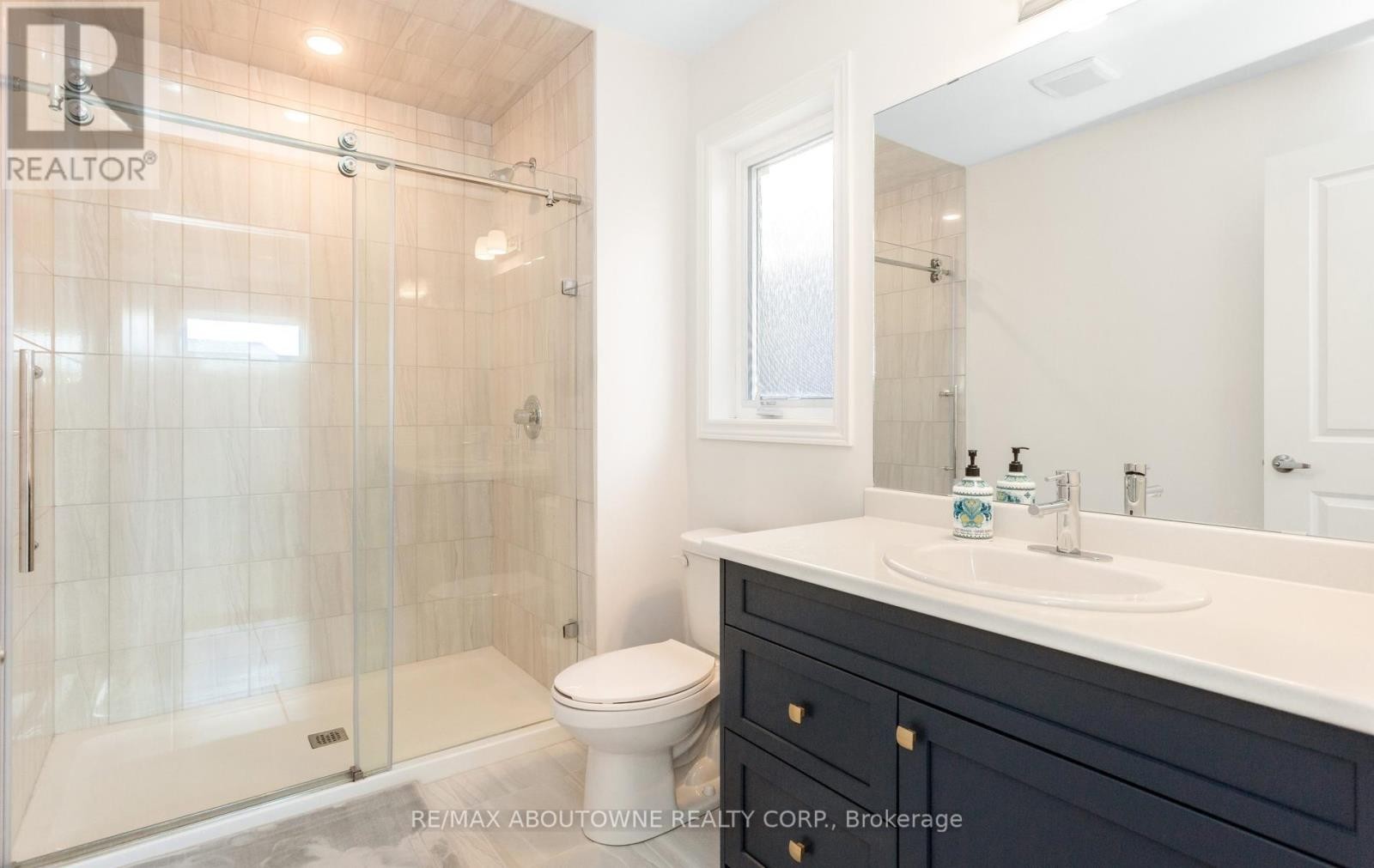 












10 MCGOVERN LANE

,
Brant (Paris),




Ontario
N3L0K3

