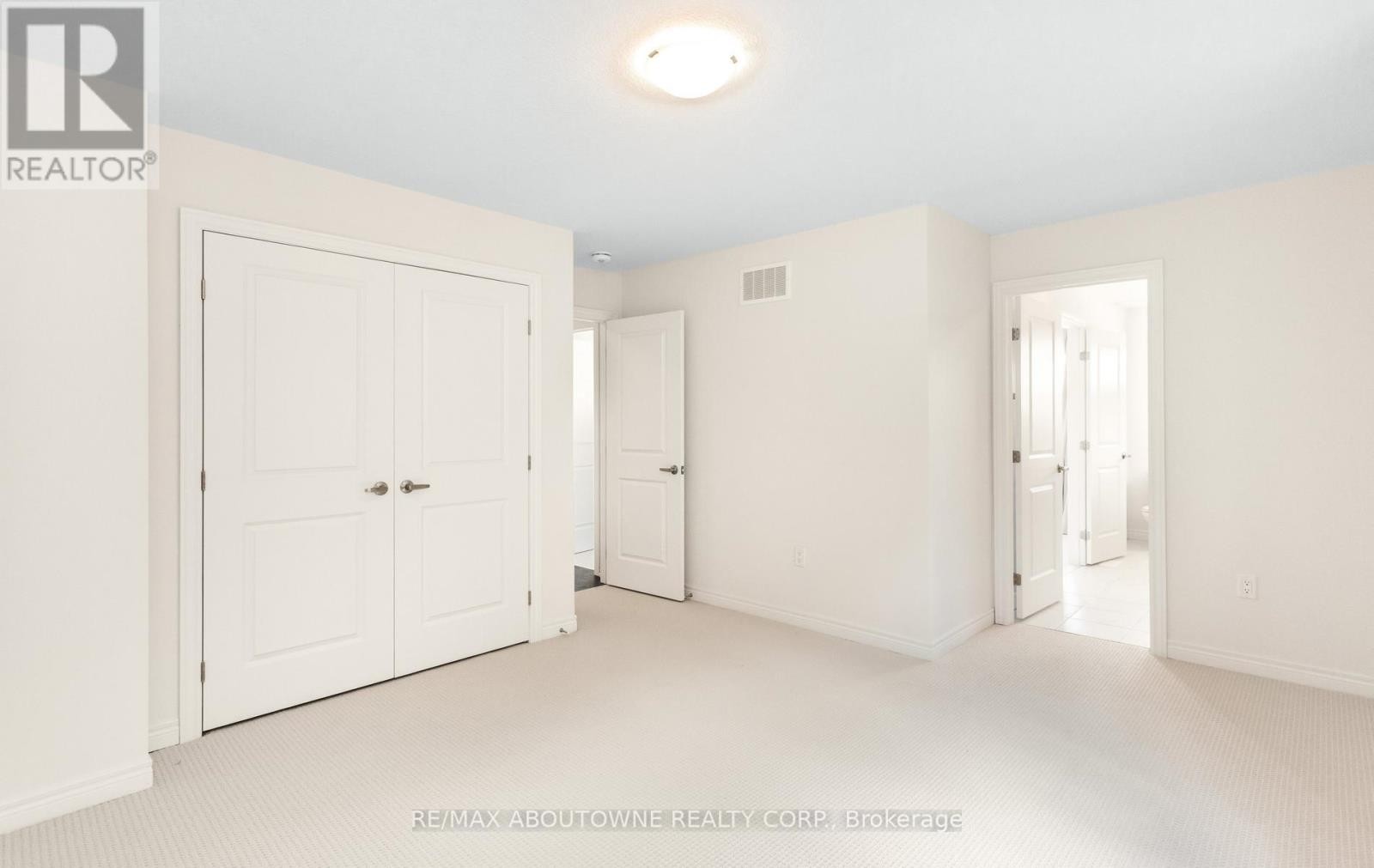 












10 MCGOVERN LANE

,
Brant (Paris),




Ontario
N3L0K3

