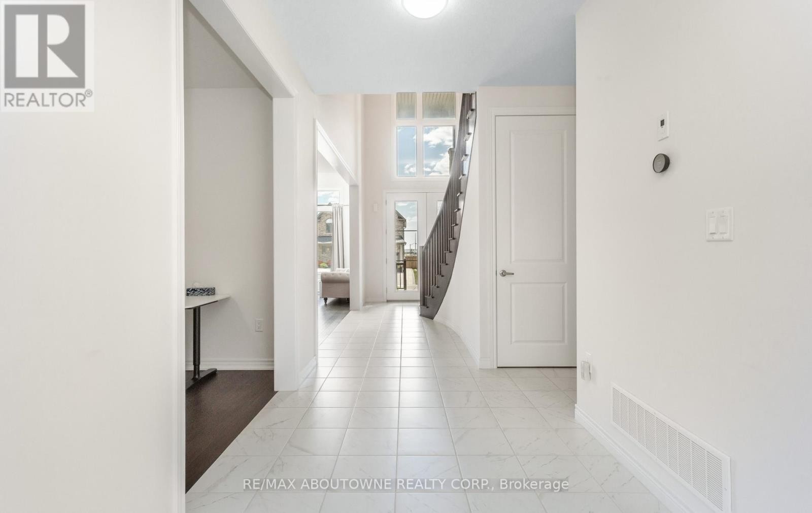 












10 MCGOVERN LANE

,
Brant (Paris),




Ontario
N3L0K3

