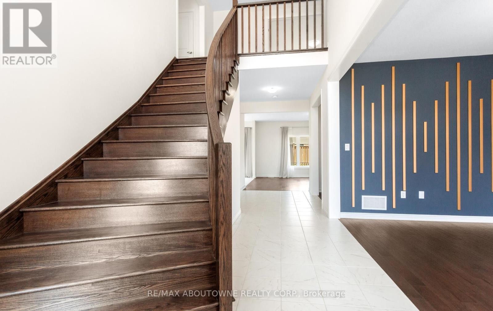 












10 MCGOVERN LANE

,
Brant (Paris),




Ontario
N3L0K3

