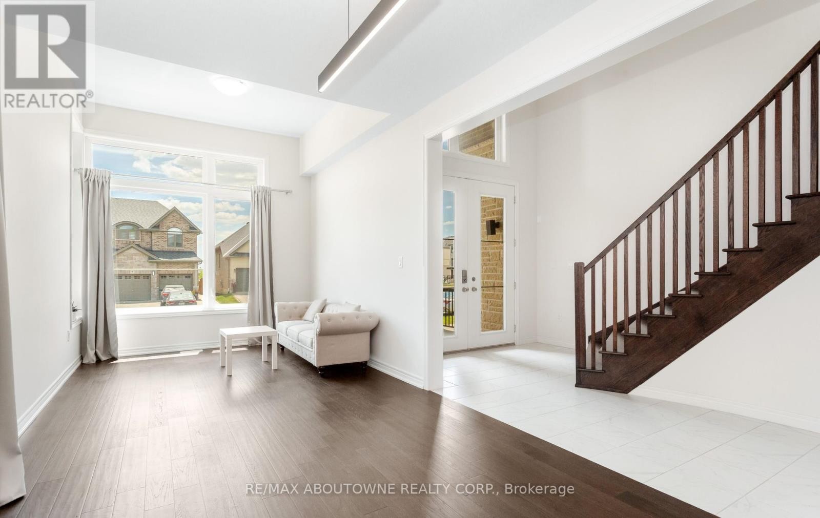 












10 MCGOVERN LANE

,
Brant (Paris),




Ontario
N3L0K3

