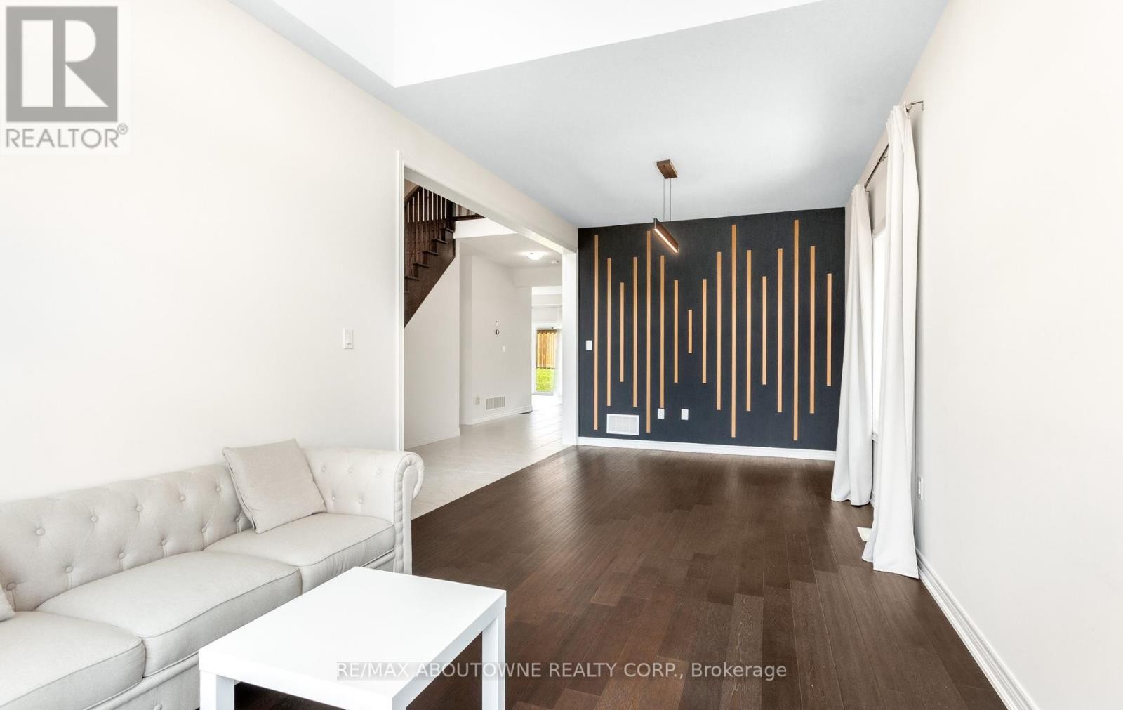 












10 MCGOVERN LANE

,
Brant (Paris),




Ontario
N3L0K3

