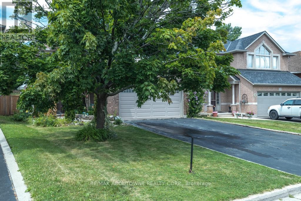












14 SABLE DRIVE

,
Hamilton (Meadowlands),




Ontario
L9K1K9

