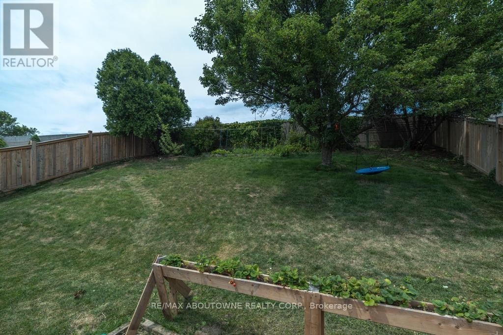 












14 SABLE DRIVE

,
Hamilton (Meadowlands),




Ontario
L9K1K9

