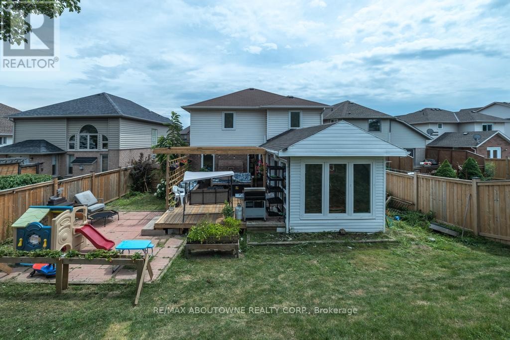 












14 SABLE DRIVE

,
Hamilton (Meadowlands),




Ontario
L9K1K9

