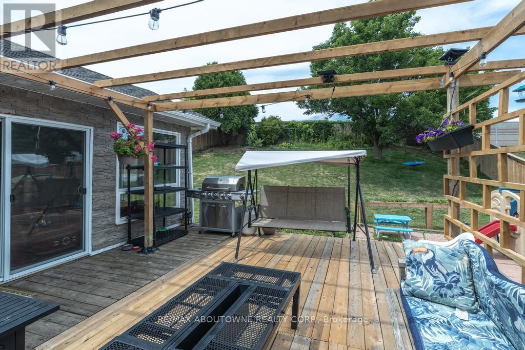 












14 SABLE DRIVE

,
Hamilton (Meadowlands),




Ontario
L9K1K9

