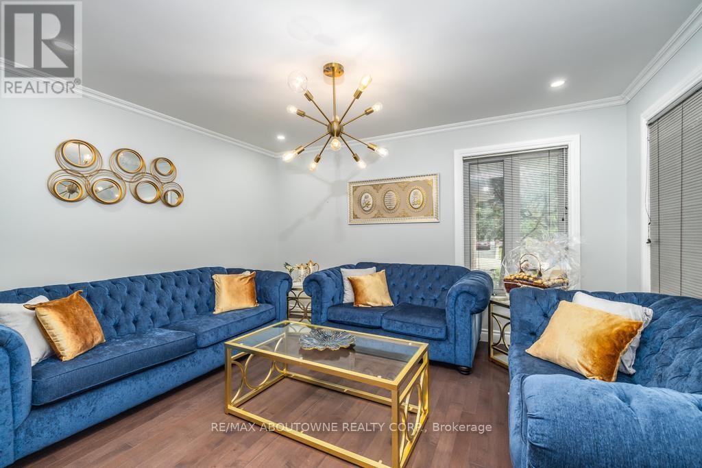 












14 SABLE DRIVE

,
Hamilton (Meadowlands),




Ontario
L9K1K9

