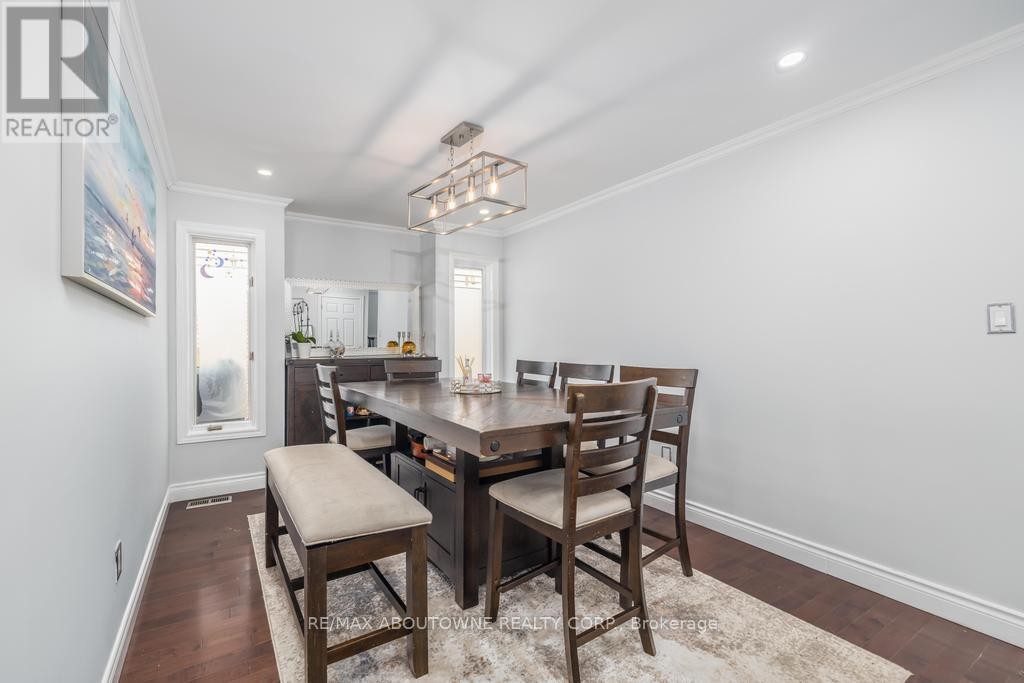 












14 SABLE DRIVE

,
Hamilton (Meadowlands),




Ontario
L9K1K9

