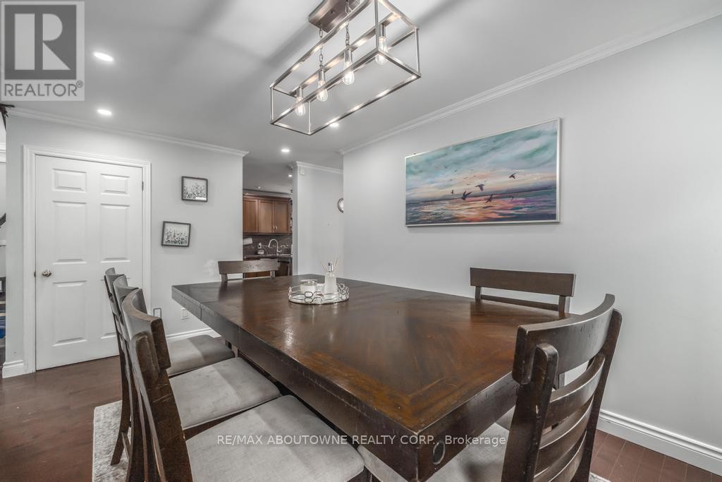 












14 SABLE DRIVE

,
Hamilton (Meadowlands),




Ontario
L9K1K9

