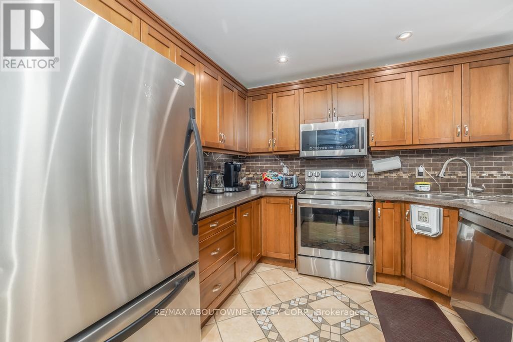 












14 SABLE DRIVE

,
Hamilton (Meadowlands),




Ontario
L9K1K9

