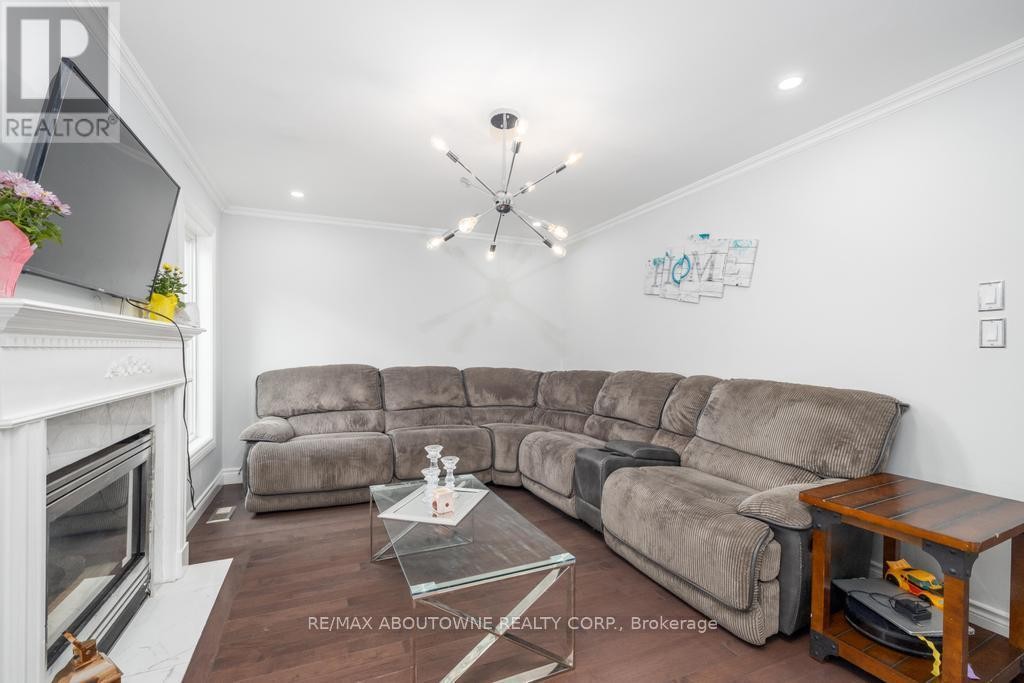 












14 SABLE DRIVE

,
Hamilton (Meadowlands),




Ontario
L9K1K9

