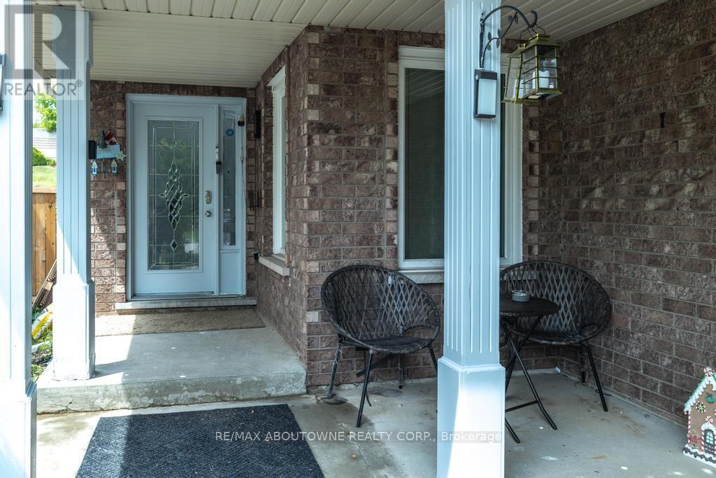 












14 SABLE DRIVE

,
Hamilton (Meadowlands),




Ontario
L9K1K9

