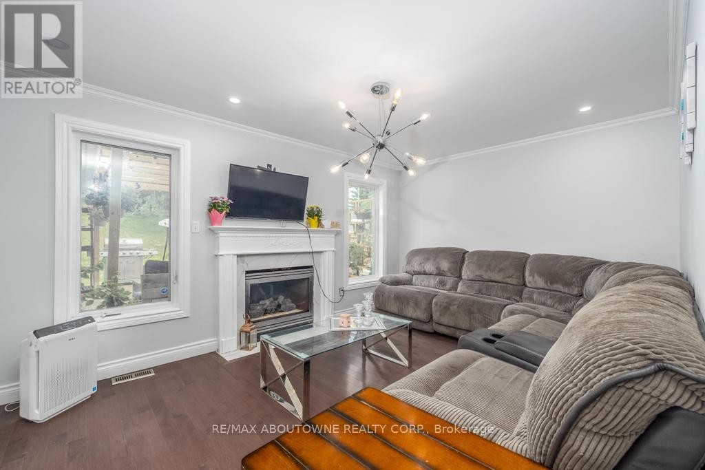 












14 SABLE DRIVE

,
Hamilton (Meadowlands),




Ontario
L9K1K9

