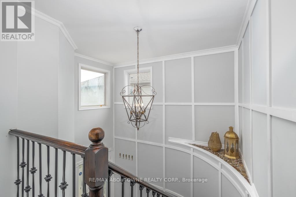 












14 SABLE DRIVE

,
Hamilton (Meadowlands),




Ontario
L9K1K9

