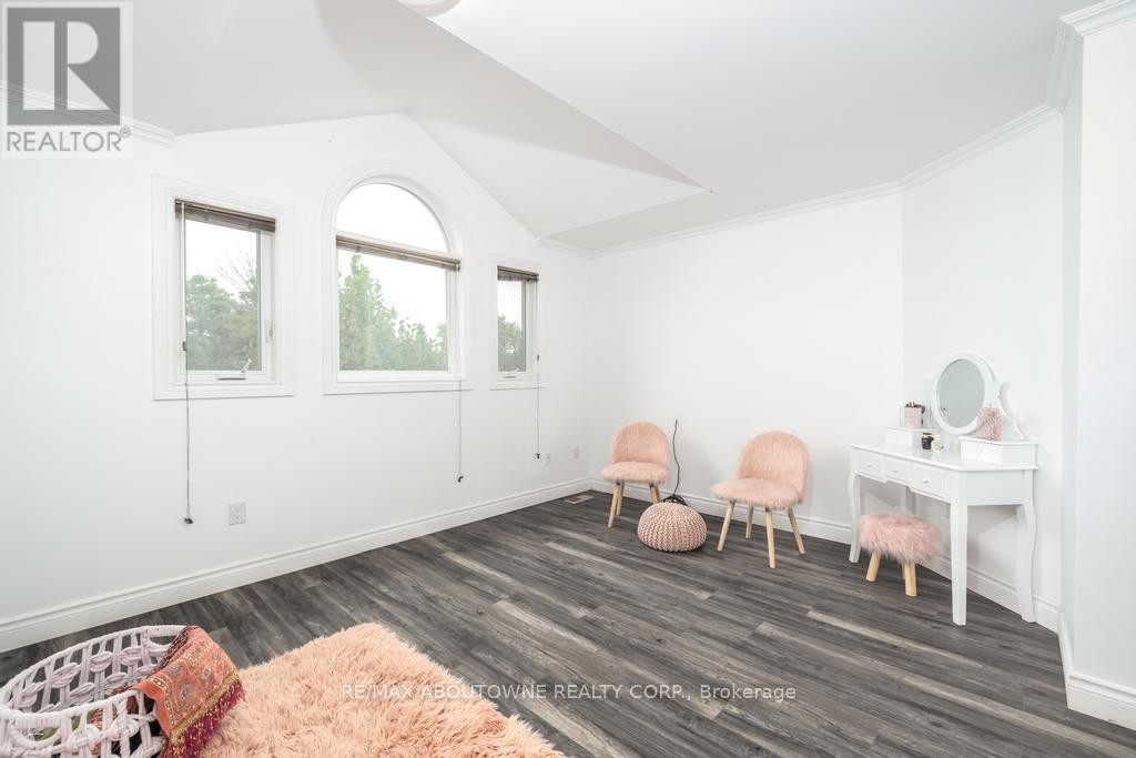 












14 SABLE DRIVE

,
Hamilton (Meadowlands),




Ontario
L9K1K9

