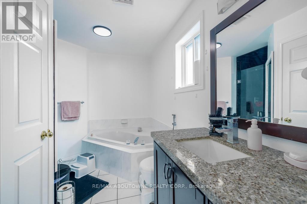 












14 SABLE DRIVE

,
Hamilton (Meadowlands),




Ontario
L9K1K9

