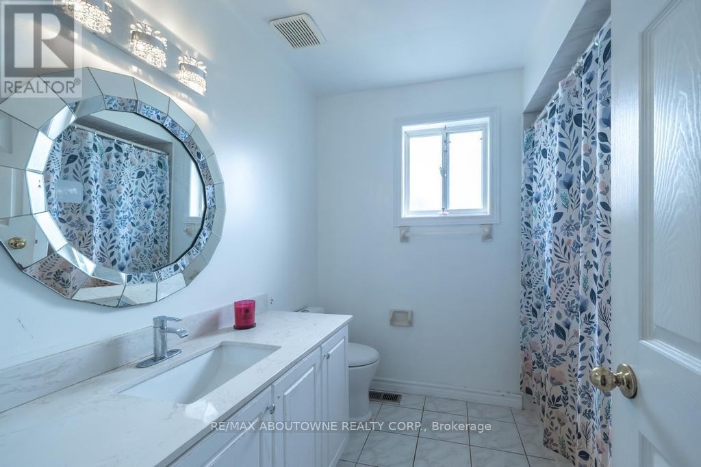 












14 SABLE DRIVE

,
Hamilton (Meadowlands),




Ontario
L9K1K9

