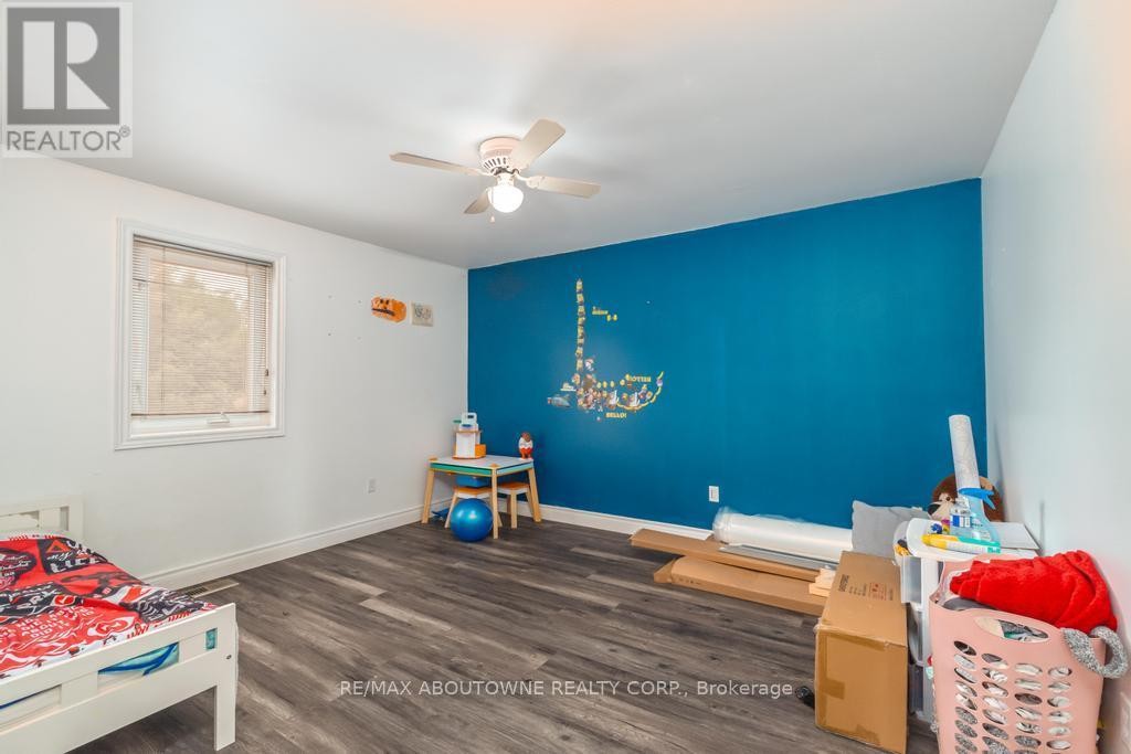 












14 SABLE DRIVE

,
Hamilton (Meadowlands),




Ontario
L9K1K9

