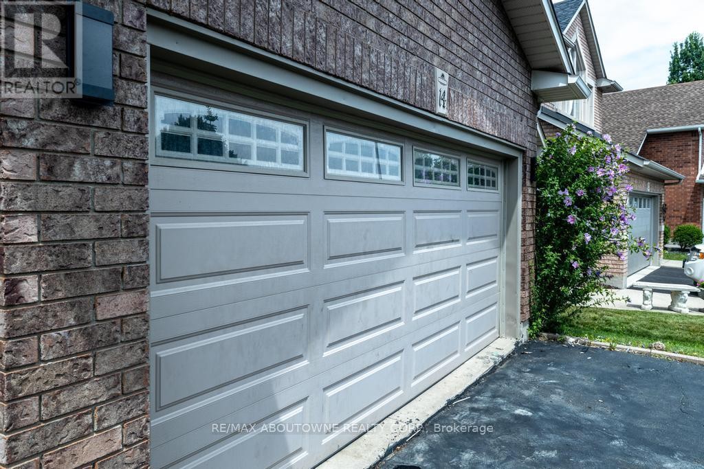 












14 SABLE DRIVE

,
Hamilton (Meadowlands),




Ontario
L9K1K9

