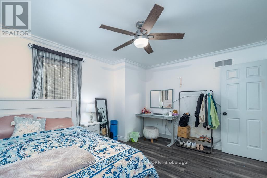 












14 SABLE DRIVE

,
Hamilton (Meadowlands),




Ontario
L9K1K9

