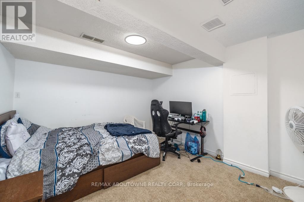 












14 SABLE DRIVE

,
Hamilton (Meadowlands),




Ontario
L9K1K9

