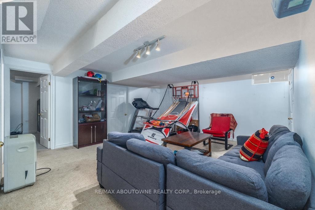 












14 SABLE DRIVE

,
Hamilton (Meadowlands),




Ontario
L9K1K9

