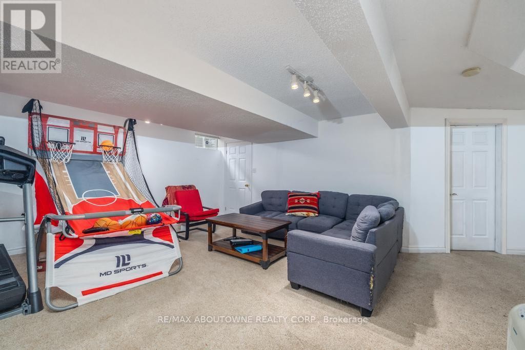 












14 SABLE DRIVE

,
Hamilton (Meadowlands),




Ontario
L9K1K9

