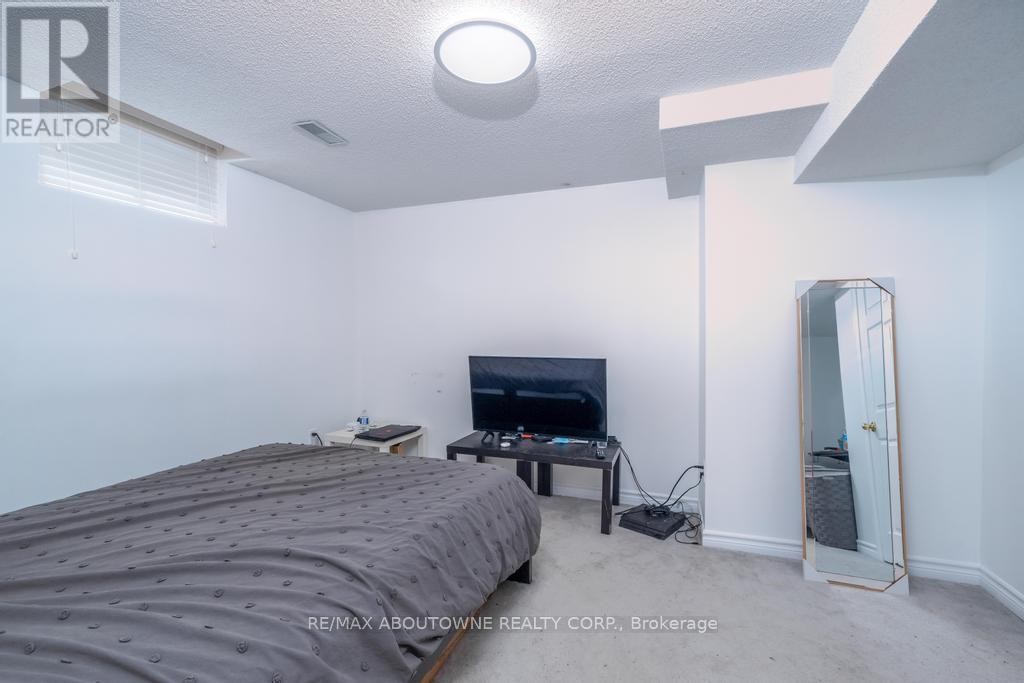 












14 SABLE DRIVE

,
Hamilton (Meadowlands),




Ontario
L9K1K9


