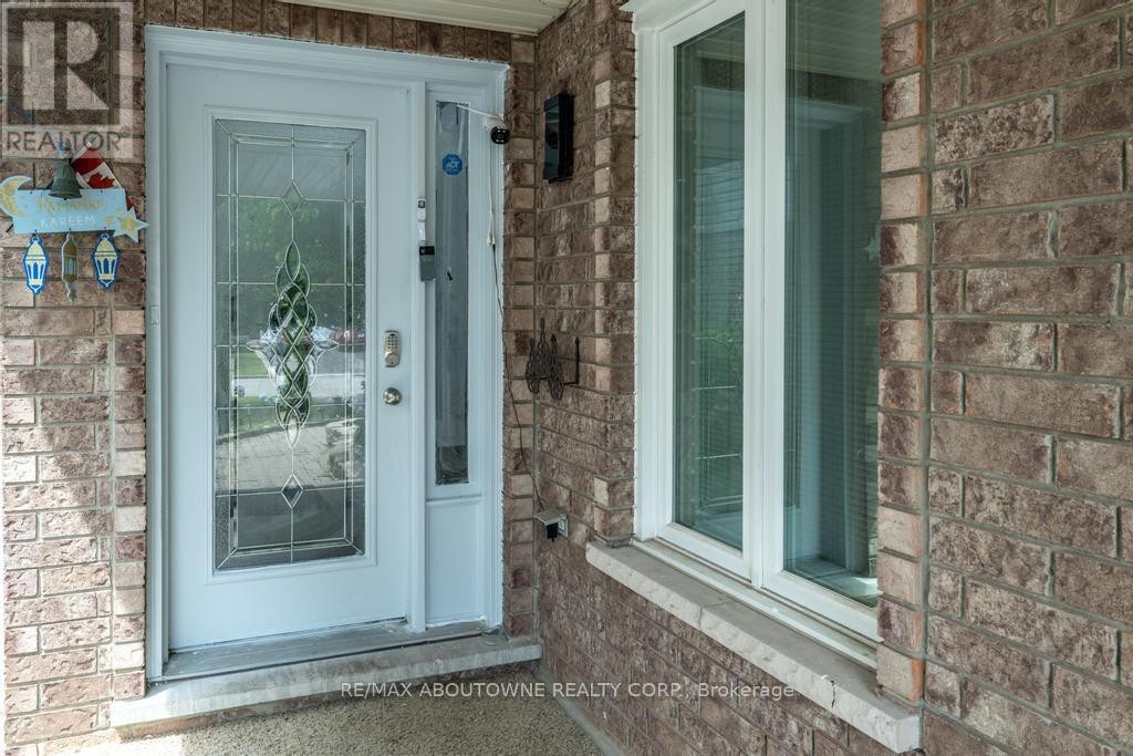 












14 SABLE DRIVE

,
Hamilton (Meadowlands),




Ontario
L9K1K9

