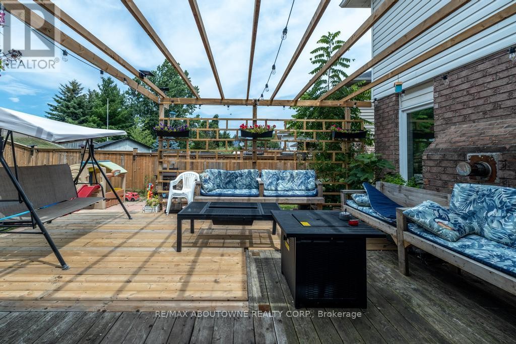 












14 SABLE DRIVE

,
Hamilton (Meadowlands),




Ontario
L9K1K9

