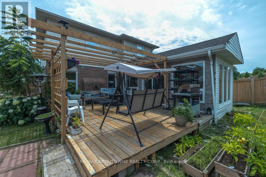 












14 SABLE DRIVE

,
Hamilton (Meadowlands),




Ontario
L9K1K9

