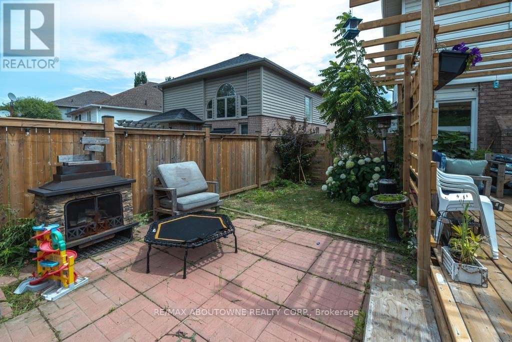 












14 SABLE DRIVE

,
Hamilton (Meadowlands),




Ontario
L9K1K9

