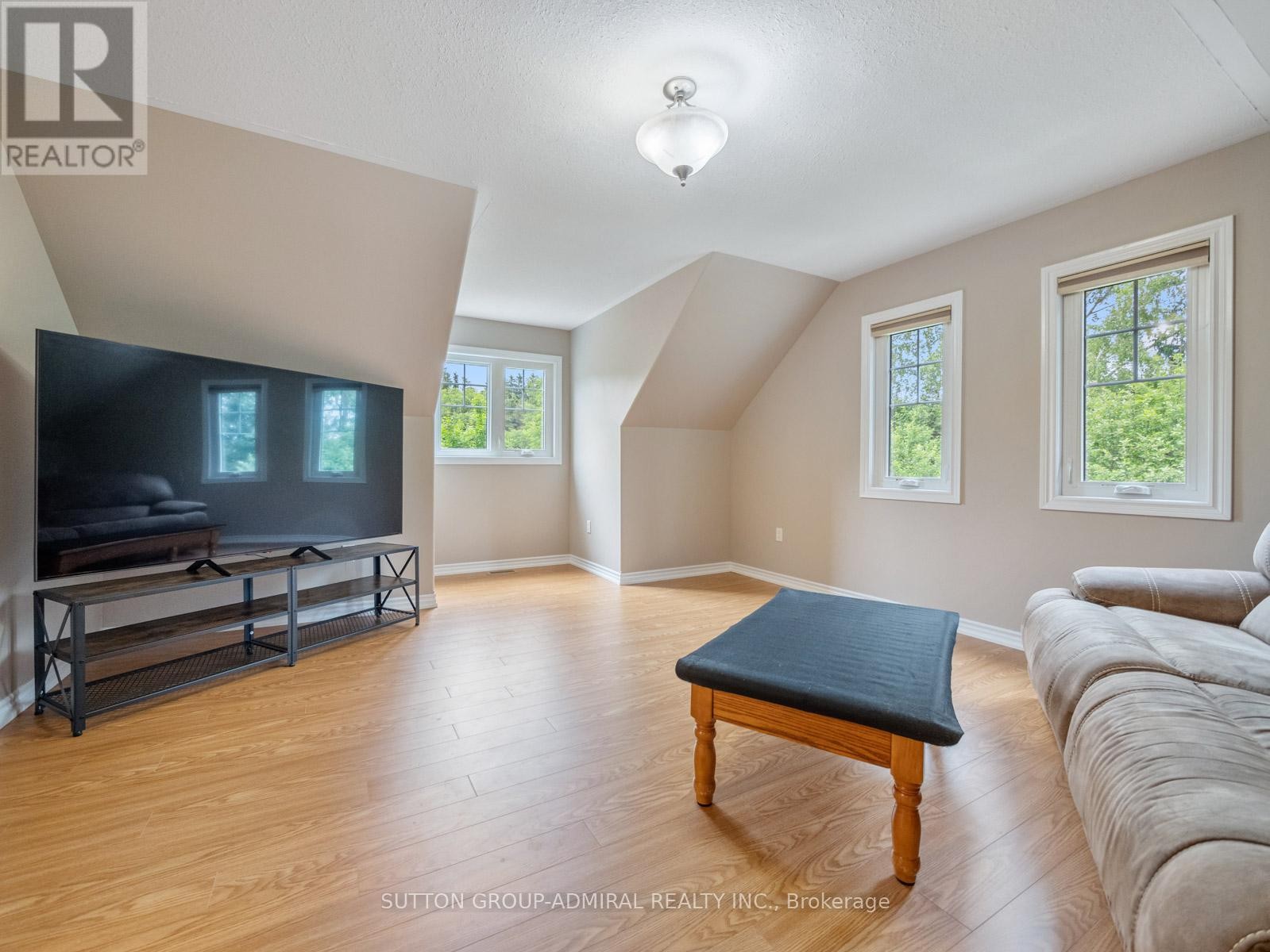 












6886 WELLINGTON RD 16

,
Centre Wellington,




Ontario
N0B1J0

