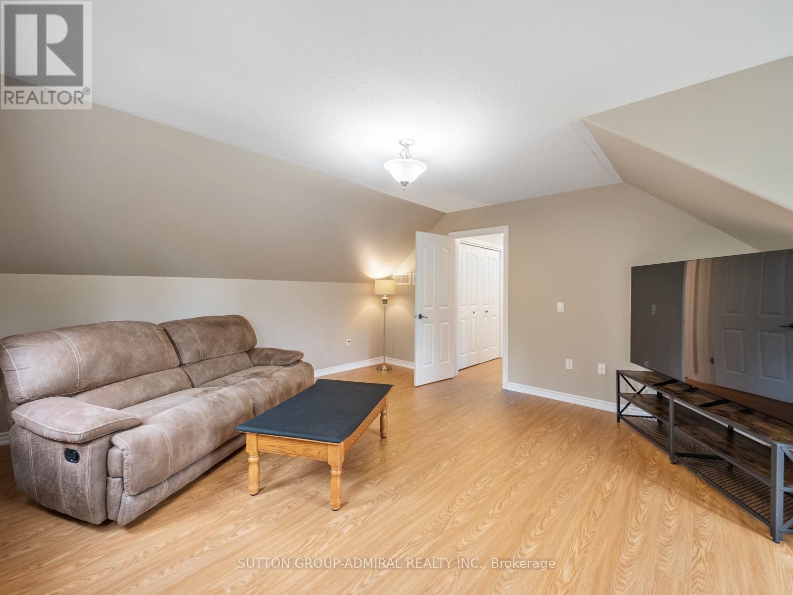 












6886 WELLINGTON RD 16

,
Centre Wellington,




Ontario
N0B1J0

