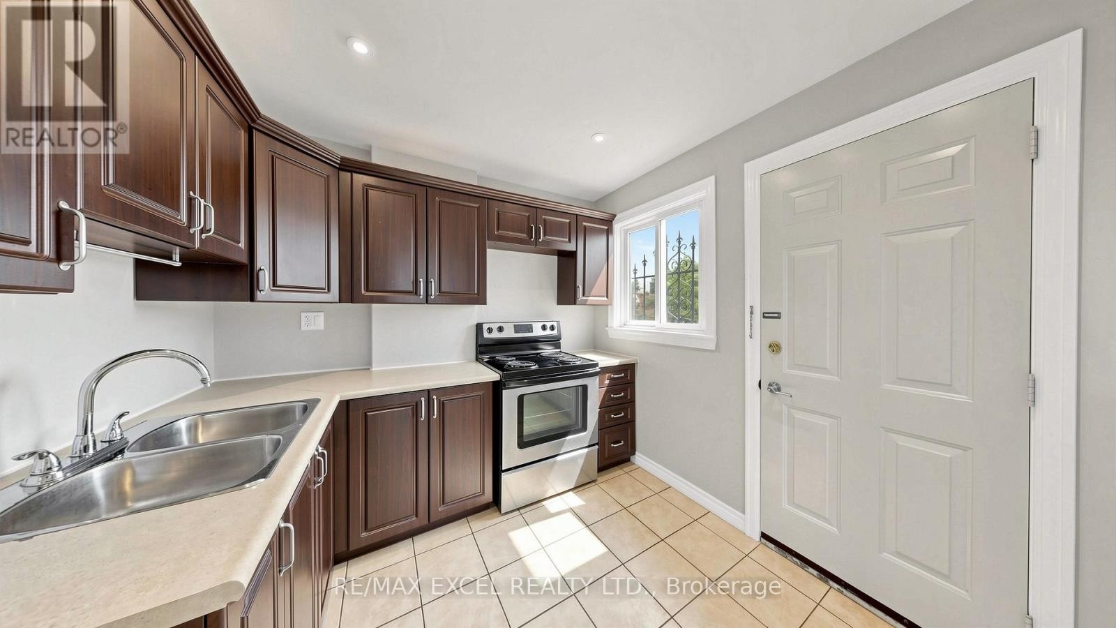 












259 VICTORIA AVENUE N

,
Hamilton (Landsdale),




Ontario
L8L5G3

