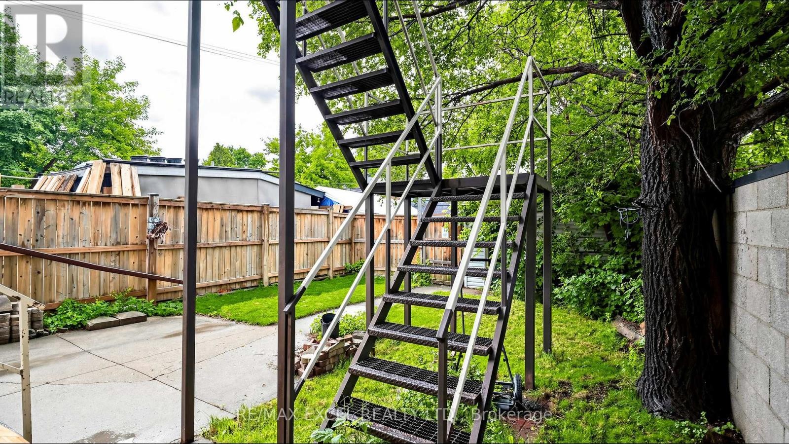












259 VICTORIA AVENUE N

,
Hamilton (Landsdale),




Ontario
L8L5G3

