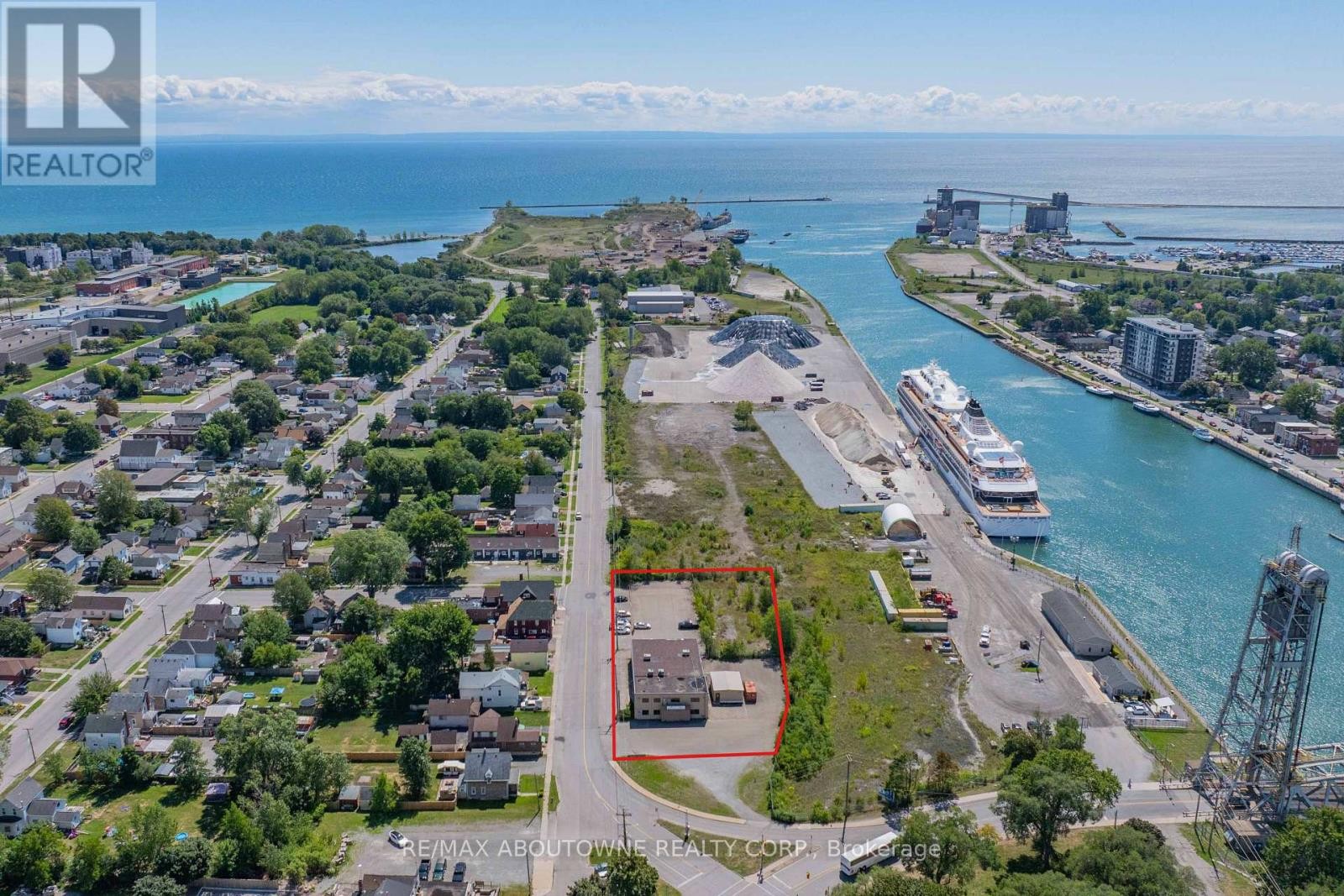 












198 WELLAND STREET

,
Port Colborne (East Village),




Ontario
L3K5V8

