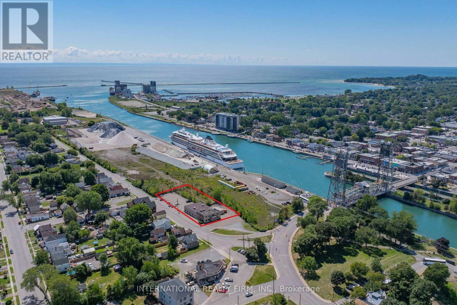 












198 WELLAND STREET

,
Port Colborne (East Village),




Ontario
L3K5V8

