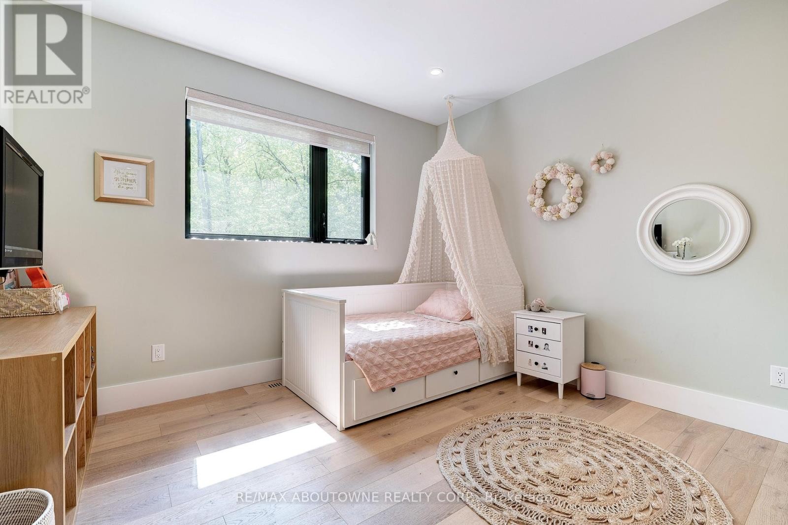 












295 ALLEN ROAD

,
Grimsby (Grimsby Escarpment),




Ontario
L3M4E7

